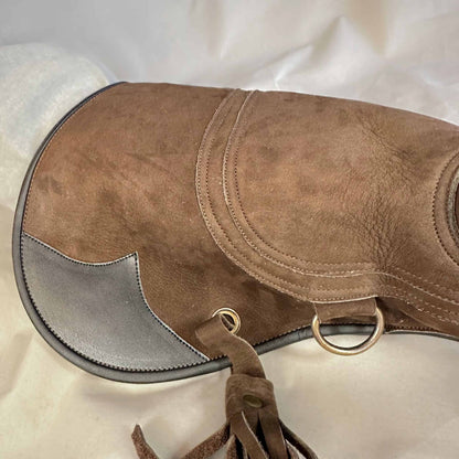 An Eagle Full-Cuff long falcon gauntlet made with Calf Leather looking at a detailed view of the cuff and tassel.